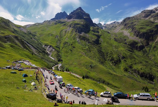 ET STED PÅ RUTA: Også under etappen fra Albertville og La Toussiere i 2012, passerte man den grønne kjempen, Col du Glandon. FOTO: (c)Tim De Waele