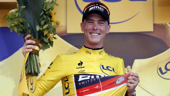 STERK SESONG: Rohan Dennis har lekt seg til topps i US Pro Challenge. Her er han på podiet under sommerens Tour de France. Foto: ERIC GAILLARD / Reuters / NTB scanpix