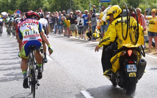 ALLTID DER: Selv en punktering kan ikke stoppe en Peter Sagan på jakt etter grønn trøye. Foto: Tim De Waele (©TDWSport.com)