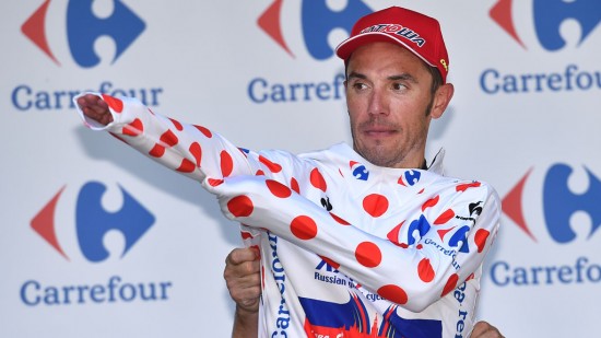 MARGINALT: Joaquim Rodríguez sykler med polkadotten også fredag, men tetkampen i klatrekonkurransen er så knapp som den kan bli. Foto: Tim de Waele (©TDWSport.com)