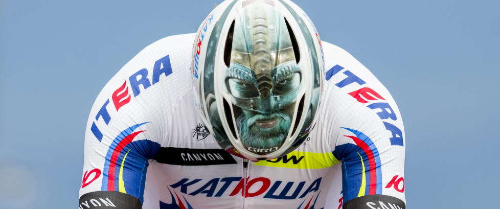 KRIGER: Alexander Kristoff sykler med fjeset til en klassisk viking på hodet i Arctic Race.