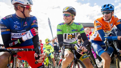 <b>TJENER PÅ Å HJELPE KRISTOFF:</b> I sin avtale med Coop har Alexander Kristoff en bonusutbetaling om han vinner VM-gull i høst. Den vil han dele ut til lagkameratene i sin helhet, dersom han ender på toppen av podiet. Her er han avbildet sammen med Edvald Boasson Hagen og Vegard Stake Laengen.