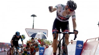 <b>IMPONERER ALLE:</b> Tom Dumoulin overrasket hele sykkelverdenen da han slo Chris Froome på den niende etappen av årets Vuelta a España. Foto: JOSE JORDAN (Scanpix/Afp)
