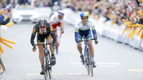 <b>FOLKEFEST:</b> Stemningen var høy i Vågen da Edvald Boasson Hagen vant en etappe under årets Tour des Fjords. Neste år blir det heftige dueller i VM-løypa til Bergen 2017.