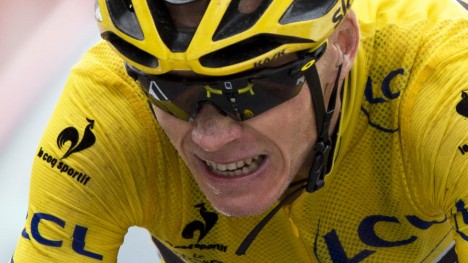 SATSER STORT: Chris Froome håper han kan hevde seg på flere fronter neste år, også etter å ha forsvart seieren i Tour de France. Her avbildet på 19. etappe av det franske storrittet 24. juli. Foto:  AP Photo / Peter Dejong / NTB scanpix