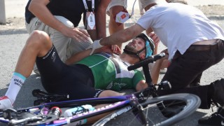 <b>UTSLÅTT</b> Tom Boonen var ikke ved bevissthet etter den kraftige smellen i Abu Dhabi. Legene mener det kan gå et halvt år før han er tilbake i konkurranse. FOTO: Tim De Waele/TDWSPORT.COM