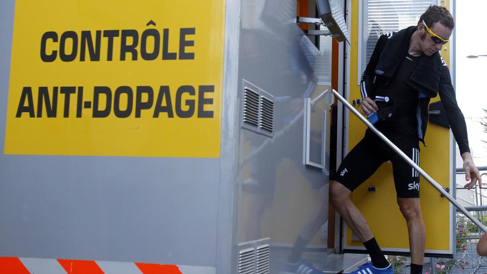 <b>MINDRE AV DETTE:</b> Testingen er det dyreste den britiske antidopingorganisasjonen foretar seg. Her testes Bradley Wiggins. EPA/STR