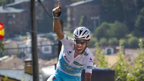 <b>VANT VUELTAEN:</b> Fabio Aru lyktes til slutt med å knekke Tom Dumoulin i årets Vuelta a España. Da er det lov til å juble. Foto: JAIME REINA (Scanpix/AFP)