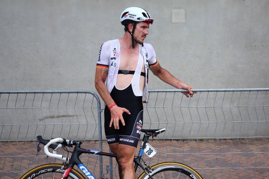 SLAGEN TYSKER: John Degenkolb maktet verken å holde hjulet til Boasson Hagen eller melde seg på i spurten om sølvet og bronsen. ©Tim De Waele/TDWSPORT.COM