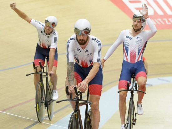 GÅR FOR GULL I RIO: Bradley Wiggins har naturligvis høye forhåpninger før Rio-OL. Her fra europmesterskapet på bane. Foto: ANTHONY ANEX / Epa / NTB scanpix