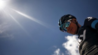 <b>SOLA SKINNER PÅ FROOME:</b> Et britisk nettsted hevder at Chris Froome tjener nesten 40 millioner kroner som sammenlagtrytter i Team Sky. REUTERS/Jon Nazca