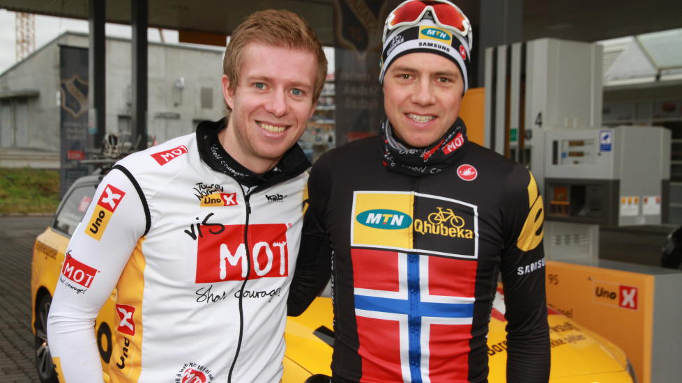 <b>BLIR MED VIDERE:</b> Tour of Norway har fått forlenget sponsoravtalen med Uno-X fram til 2020. Edvald Boasson Hagen regner med han stiller også neste år. Til venstre står sykkelsjef Jens Haugland i Uno-X Gruppen. FOTO: Jarle Fredagsvik, procycling.no