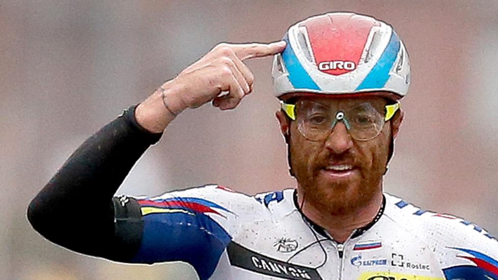 <b>BLIR SAVNET:</b> Ikke mange kan matche rutinen til Luca Paolini, men framtiden hans i laget til Alexander Kristoff henger i en svært tynn tråd.  EPA/JULIEN WARNAND