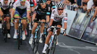 MER Å HENTE? Team Sky er overbeviste om at det er mer å hente når det gjelder hvor aerodynamiske draktene er. Derfor har de startet opp et samarbeid med forskere på NTNU. Her er Peter Kennaugh og Geraint Thomas avbildet med 2016-draktene Down Under. FOTO: Tim De Waele/TDWSPORT.COM