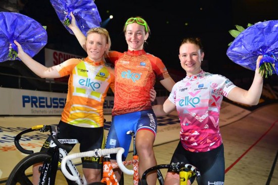 PALLEN: Pallen under Bremen 6-dagers besto av Alžbeta Pavlendová fra Slovakia (i midten), tjekkiske Jarmila Machačová (t.v) og Anita Yvonne Stenberg (t.h). Foto: SixDays Bremen 