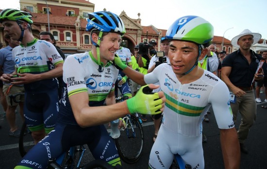 BEDRE STEMNING: De var mer fornøyde i Orica etter søndagens kriteriumsritt enn de var etter det australske mesterskapet. Foto: Tim de Waele (©TDWSport.com)