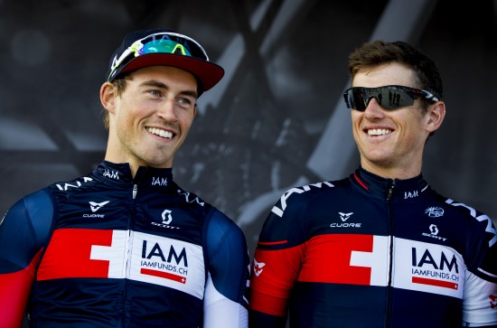 Evenskjer 20150814. Sondre Holst Enger (IAM Cycling, t.v.) og Mathias Frank fra Sveits før andre etappe i sykkelrittet Arctic Race of Norway i Evenskjer fredag. Etappen går fra Evenskjer til Setermoen. Foto: Vegard Wivestad Grøtt / NTB scanpix