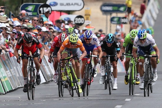 DER DET SKJER: Rohan Dennis angrep ute til venstre, Jay McCarthy i midten og Simon Gerrans ute til høyre. Bak ham skimter vi også klatresensasjonen Michael Woods. FOTO: Tim De Waele/TDWSPORT.COM