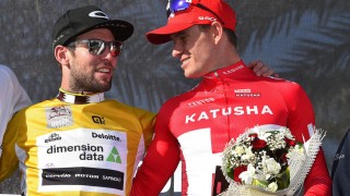 SEKUNDSTRID: Alexander Kristoff har 9 sekunder å ta igjen på Mark Cavendish. Ved full uttelling kan man hente 16 bonussekunder under fredagens etappe, men det skal mye til å ta ifra briten gulltrøya. FOTO: Tim De Waele/TDWSPORT.COM