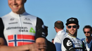 PERLEVENNER: Edvald Boasson Hagen og Mark Cavendish har fått en bra start på året under Tour of Qatar. At de to skulle kjempe om ledertrøya, var kanskje ikke helt etter planen - men etter torsdagens punkteringer, ser det nå ut til at Cavendish stikker av med den. FOTO: Tim De Waele/TDWSPORT.COM