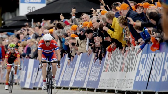 PASSER GODT: Kun Philippe Gilbert sto i veien for Edvald Boasson Hagen etter forseringen opp Cauberg under VM i Valkenburg i 2012. Flere håper nordmannen får sjansen under årets utgave av Amstel Gold Race i samme område.