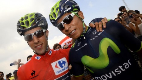 MAKS UFLAKS: Jonathan Castroviejo (til venstre) kolliderte med en tilskuer på vei mot lagbussen etter siste etappe av Algarve rundt. Her er han avbildet sammen med Nairo Quinatna i en annen sammenheng.  FOTO: AFP PHOTO/ JOSE JORDAN