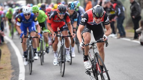 STERK: Edvald Boasson Hagen var hele tiden nærme fronten i avslutningen på torsdagens etappe i Tirreno-Adriatico. Foto: Tim de Waele (©TDWSport.com)