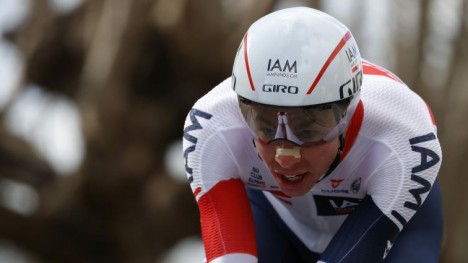 VERDIFULLE KILOMETER: Vegard Stake Laengen veltet ut av Paris-Nice på den sjette etappen. Nå venter en rolig periode, og han sykler likevel ikke Milano-Sanremo. Dette bildet er hentet fra rittets tempoetappe. / AFP / KENZO TRIBOUILLARD