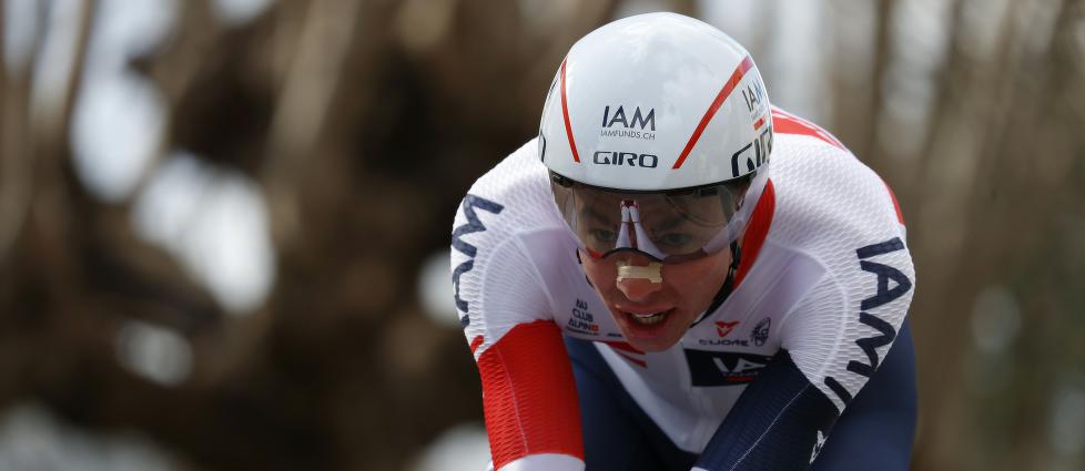VERDIFULLE KILOMETER: Vegard Stake Laengen veltet ut av Paris-Nice på den sjette etappen. Nå venter en rolig periode, og han sykler likevel ikke Milano-Sanremo. Dette bildet er hentet fra rittets tempoetappe. / AFP / KENZO TRIBOUILLARD