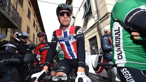 FÅR SKRYT: Edvald Boasson Hagen angrep på den siste kilometeren i Milano-Sanremo, men da Greg Van Avermaet fulgte, hadde nordmannen spilt sin sjanse. Foto: Tim de Waele (©TDWSport.com)