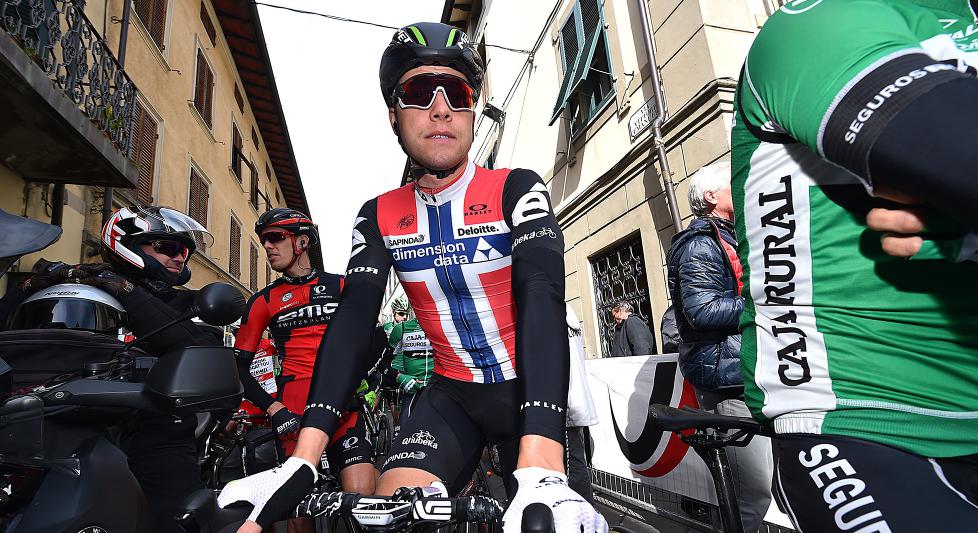 FÅR SKRYT: Edvald Boasson Hagen angrep på den siste kilometeren i Milano-Sanremo, men da Greg Van Avermaet fulgte, hadde nordmannen spilt sin sjanse. Foto: Tim de Waele (©TDWSport.com)