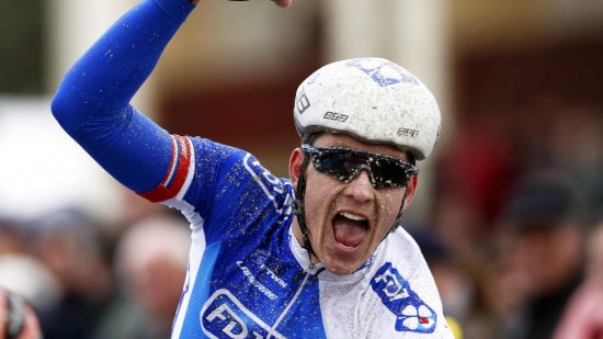 SLÅR TILBAKE MOT ANKLAGENE: Arnaud Démare nekter for å ha jukset under lørdagens Milano-Sanremo, slik to konkurrenter hevder. EPA/SEBASTIEN NOGIER