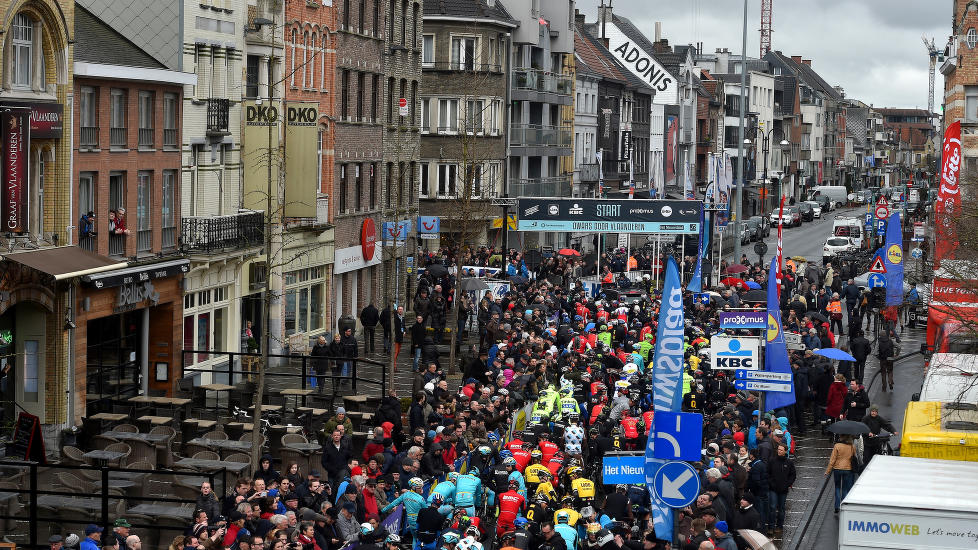 KAN AVLYSES: Grunnet eksplosjoner på flyplassen og t-banen i Brussel er det fare for at onsdagens Dwaars Door Vlaanderen blir avlyst (foto: Tim de Waele)