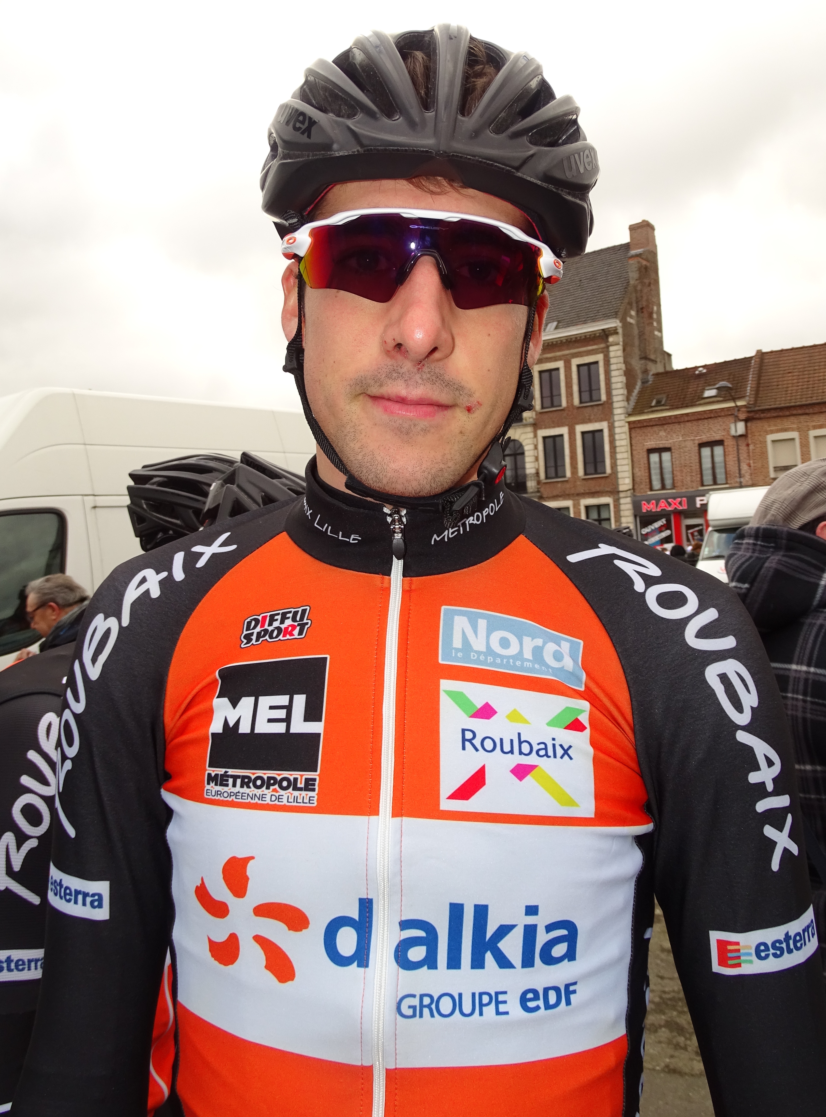 MÅTTE GI TAPT: Daan Myngheer følte ubehag på sykkelen, og pådro seg så et hjerteinfarkt i ambulansen på vei bort fra Critérium International. Natt til tirsdag døde 22-åringen.