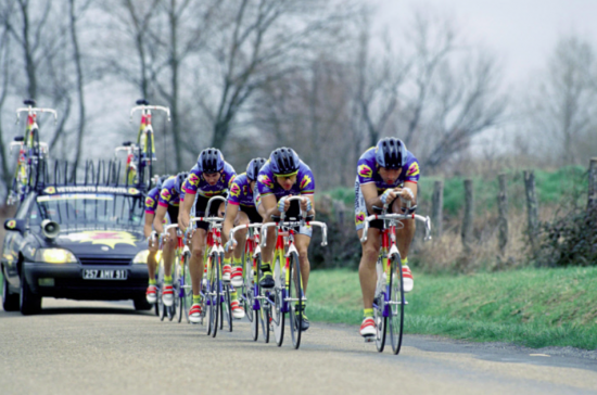 RITTET MOT SOLEN: Kvålsvoll, LeMond og resten Z-laget under lagtempoen i Paris-Nice i 1991. (Foto: Look Archives)
