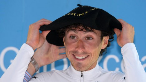 MED ANSIKTET FØRST: Fabio Felline smalt i asfalten etter at han satt sykkelhansken i forhjulet. Søndag kveld ble det konstatert kraniebrudd for Trek Segafredo-rytteren. FOTO: Tim De Waele/TDWSPORT.COM