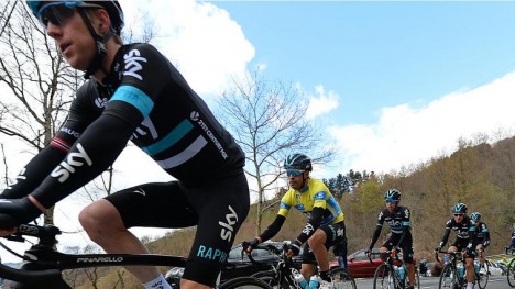 VIKTIGE KILOMETERE: Med vond hånd slet Lars Petter Nordhaug seg igjennom mesterparten av Baskerland rundt. Det sørget for formtopping inn mot Ardennene. FOTO: Tim De Waele/TDWSPORT.COM