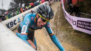 UTESTENGT: Femke Van der Driessches sykkel ble scannet for motor og kontrollørene fant det hittil første tilfellet av motorisert doping på høyt nivå i sykkelsporten. Tirsdag ble den belgiske jenta utestengt fra sykkelsporten de neste seks årene. (CTK Photo/Michal Cerveny)