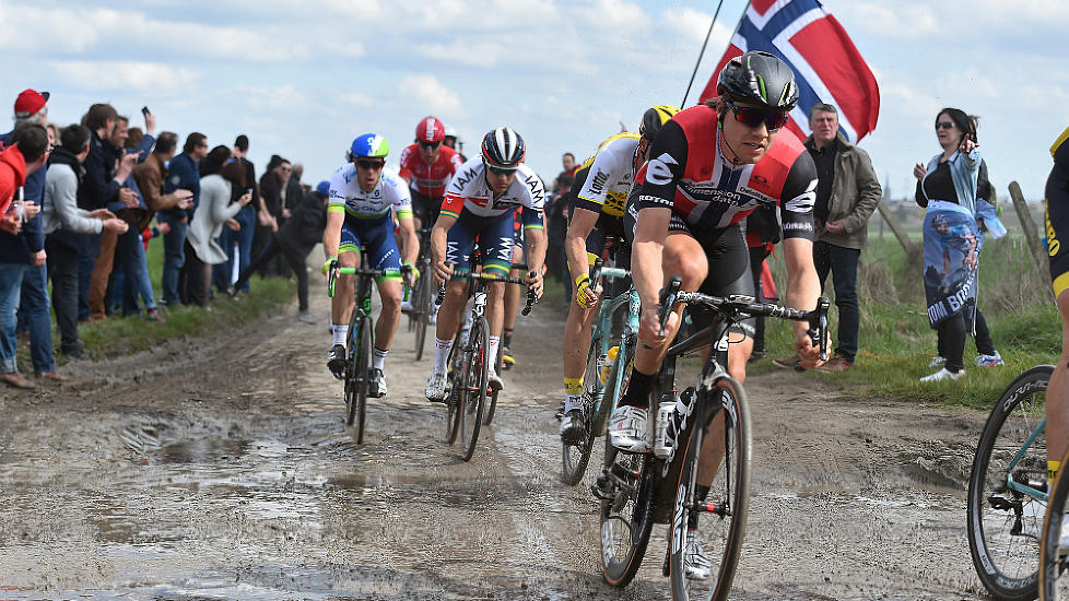 VURDERER ALTERNATIVENE: Edvald Boasson Hagen i kontakt med flere lag foran neste sesong. FOTO: Tim de Waele (TDWSport.com)