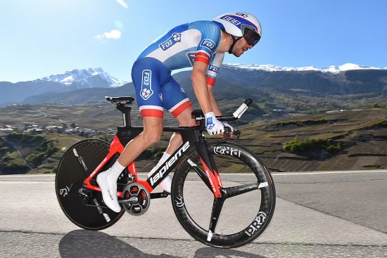 TEMPOMASKIN: Thibaut Pinot har virkelig fått fart på temposykkelen. FOTO: Tim de Waele (TDWSport.com)