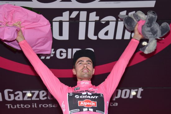 LIVE TO FIGHT ANOTHER DAY: Tom Dumoulin sier nå at han skal være med å kjempe i sammendraget. FOTO: Tim de Waele (TDWSport.com)