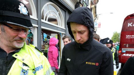 STANSET WIGGINS: Med syv av syklene borte, kunne ikke Team Wiggins fortsette rittet i Polen. Her er eier Bradley Wiggins avbildet foran Tour de Yorkshire.