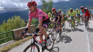 TOK TID: Tom Dumoulin tok tid på flere konkurrenter på den første bakkefinishen i Giro d'Italia. FOTO: Tim de Waele (TDWSport.com)