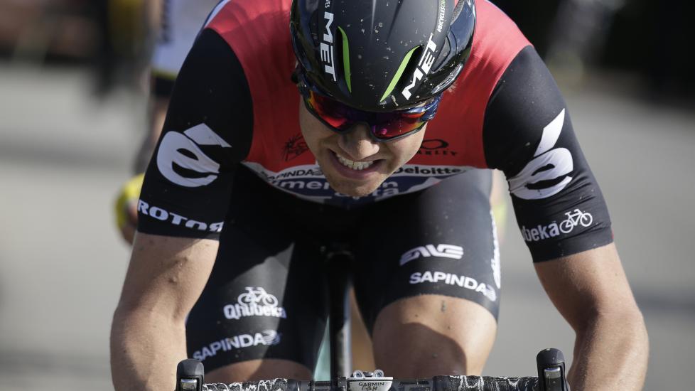 LANGT BAK: Edvald Boasson Hagen. Dette bildet er fra Paris-Roubaix tidligere i sesongen. Foto: KENZO TRIBOUILLARD / Afp / NTB scanpix