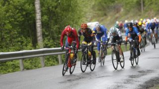 IKKE ENIGE: Landslaget skyldte på de norske kontilagene, men fikk ingen aksept i retur. Her forsøker Sven Erik Bystrøm å stjele noen innlagte klatrepoeng. FOTO: Tour of Norway
