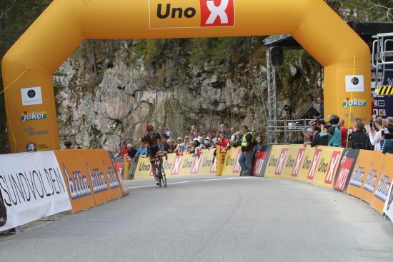 GIKK SOLO INN: Andreas Vangstad vinner her Sundvolden Grand Prix 2016. FOTO: Jarle Fredagsvik, procycling.no