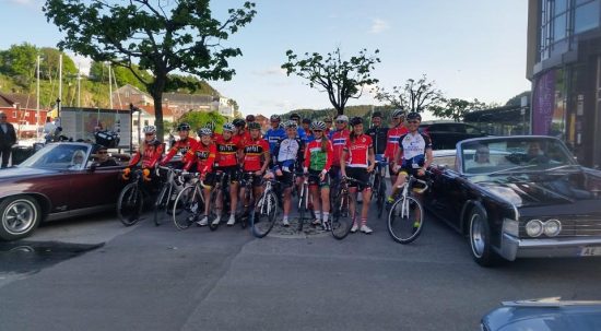 STORE OG SMÅ: Store og små møtte opp til sykkelturen som var en del av lanseringsfesten til Ladies Tour of Norway.