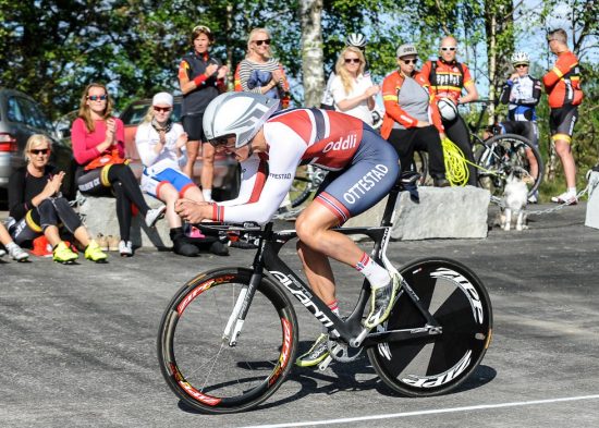 BANEREKORD: Anders Oddli (Ottestad IL) satte ny norsk banerekord på 1000 meter under åpningen av velodromen i Halden.