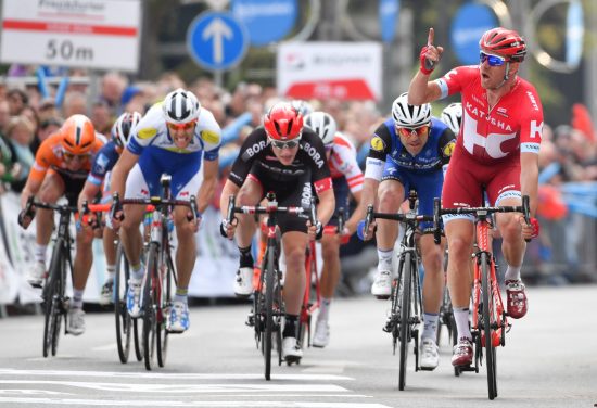 epa05285971 Winner Alexander Kristoff (R) of Team Katusha celebrates at the finish line of the Eschborn-Frankfurt City Loop, in Frankfurt am Main, Germany, 01 May 2016. EPA/ARNE DEDERT
