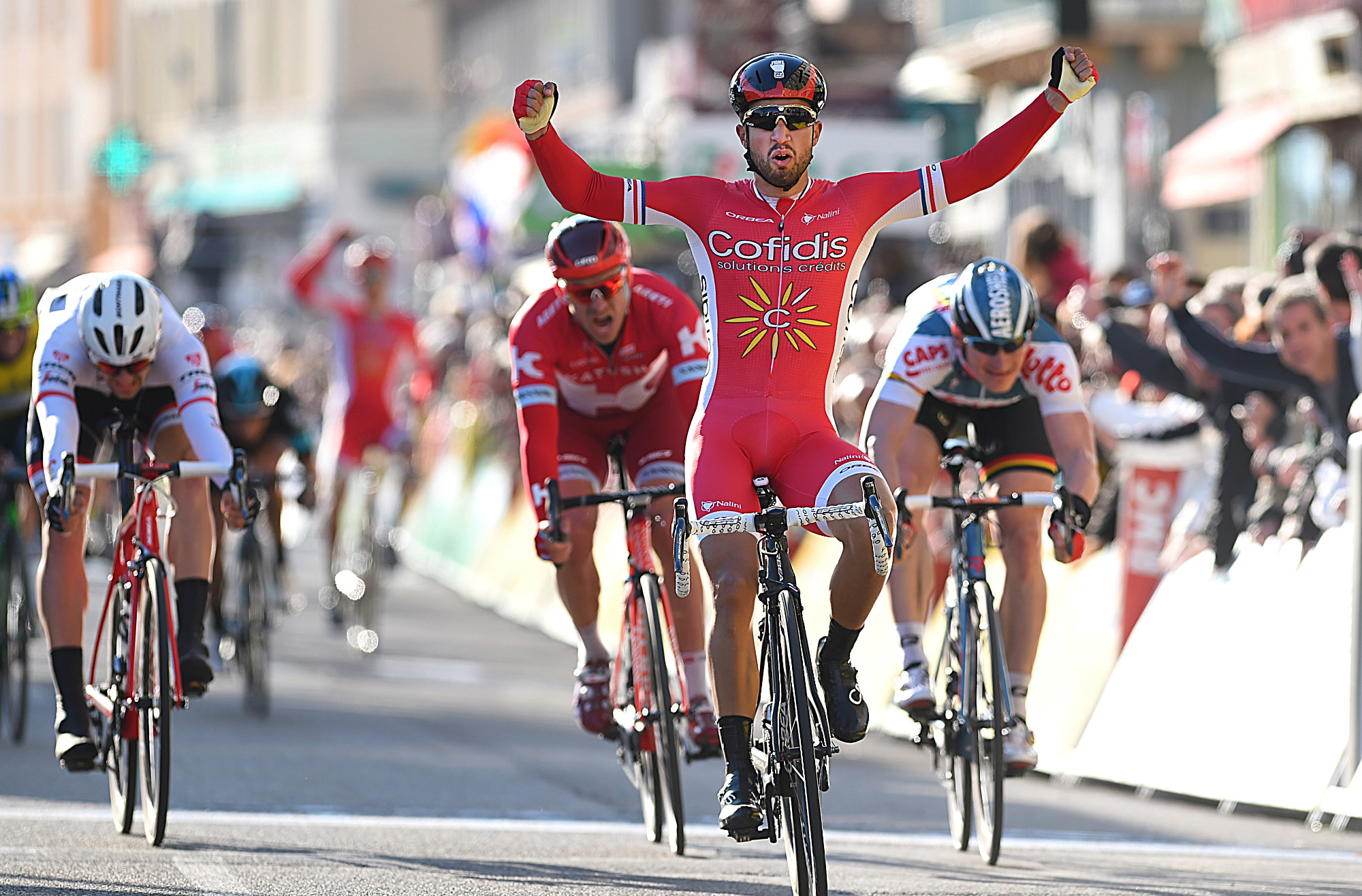 UROMOMENT: Nacer Bouhanni tok en etappeseier i Paris-Nice, etter at han sperret Alexander Kristoff på oppløpet. FOTO: Tim De Waele/TDWSPORT.COM